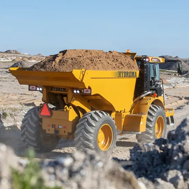 912gs-rear-view-load-on-route-constr-site